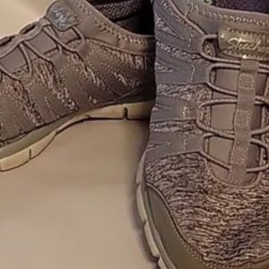 Skechers Air Cooled Memory Foam Shoes - size 8.5